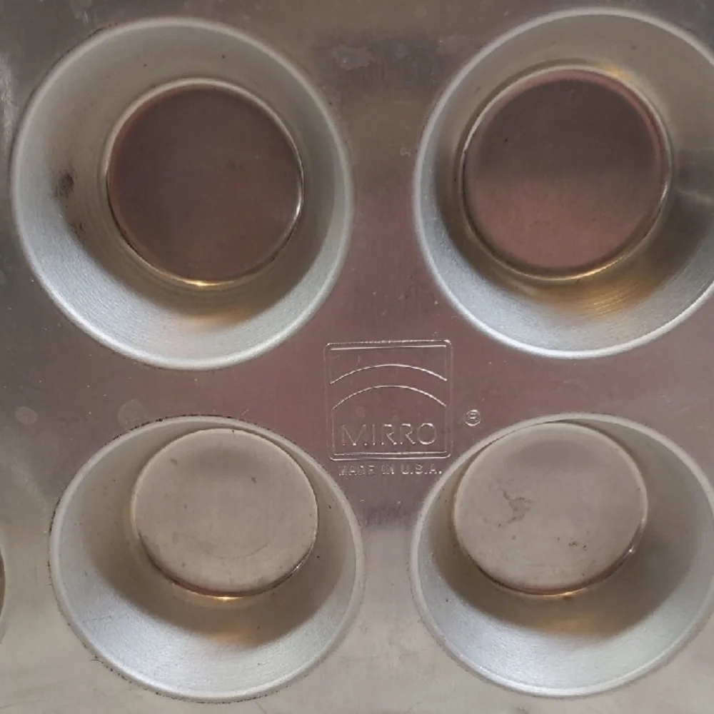 Silver Non-Bakeware for Kitchen